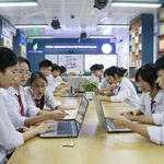 Dans le laboratoire STEM du lycée Nguyên Huê, dans le quartier de Yên Bai, province de Lào Cai. Photo : VNA