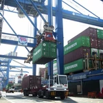 Conteneurs au port de Cat Lai, au système portuaire de Hô Chi Minh-Ville. Photo : VNA