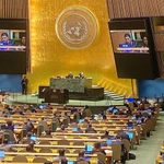 Le représentant de la délégation vietnamienne prend la parole lors de l’adoption de la Convention de Hanoi par l’Assemblée générale des Nations Unies, le 24 décembre 2024. Photo : VNA