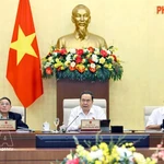 Le président de l'Assemblée nationale, Trân Thanh Mân (au centre), prend la parole lors de la lors de sa 55e session du Comité permanent de l’Assemblée nationale, le 18 mars. Photo : VNA