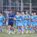 L'équipe vietnamienne des moins de 22 ans s'entraîne avant son match d'ouverture des 33èmes Jeux d'Asie du Sud-Est. Photo : VFF