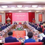 Vue de la première réunion du Conseil central de la théorie, à Hanoi, le 17 mars Photo : VNA