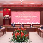 Le Premier ministre Pham Minh Chinh s’exprime lors de la séance de travail avec la permanence du Comité du Parti de Hanoi, le 10 janvier. Photo : VNA