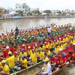 La traditionnelle course de ghe ngo sera le point d'orgue de la fête Ok Om Bok. Photo : NDEL