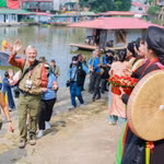 Des photographes internationaux visitent l’ancien village de Thô Hà. Photos : thuonghieucongluan.com.vn