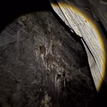 Formations de stalactites à l'intérieur de la grotte. Photo : Comité de gestion de la forêt à usage spécial de Nam Quang Tri
