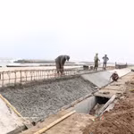 Construction d’une digue maritime dans la commune de Hai Thinh, province de Ninh Binh. Photo : VNA