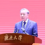 Le secrétaire général du Comité central du Parti communiste du Vietnam (PCV) et président de la République, Tô Lâm s'exprime lors de sa visite du site historique de l’école Yucai de Nanning, dans le Guangxi. Photo: VNA