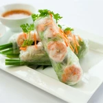 Rouleaux de printemps vietnamiens frais, préparés avec des galettes de riz. – Photo: vietnhatplastic.com