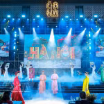 Le festival touristique de l'ao dài de Hanoï 2025, placé sous le thème "ao dài de Hanoï - Éclat du patrimoine", du 7 au 9 novembre 2025 au Musée de Hanoi. Photo: VNA