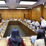 Les députés de Cao Bang, Tuyên Quang et Dà Nang lors du débat en groupe, le 22 octobre. Photo: VNA