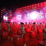 Spectacle de tambours en ouverture de la Fête du temple des rois Trân 2025. Photo : VNA