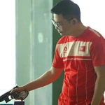 Le tireur Hà Minh Thành et ses coéquipiers remportent la deuxième médaille d’argent pour le Vietnam aux Championnats d’Asie de tir 2026. Photo : thethaovanhoa.vn