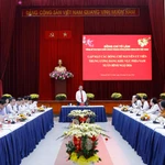 Le secrétaire général Tô Lâm rencontre d’anciens membres du Comité central du Parti dans le Sud. Photo : VNA
