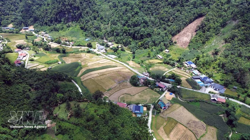 De nombreux foyers du « Village de création de contenu numérique » de la commune de Lam Binh ont pu construire des demeures spacieuses grâce à leurs activités de YouTubeurs. Photo : Photo : VNA.