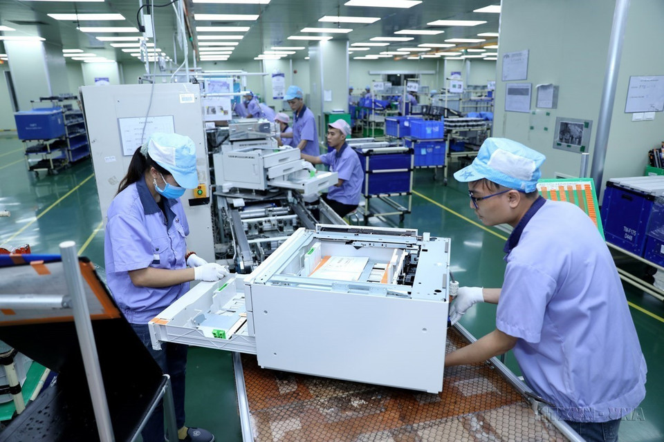 La SARL de l’industrie de précision EVA, financée par Hong Kong (Chine) et située dans le parc industriel et la zone urbaine VSIP Hai Phong, est spécialisée dans la fabrication de composants électroniques pour machines de bureau. Photo : Danh Lam – VNA