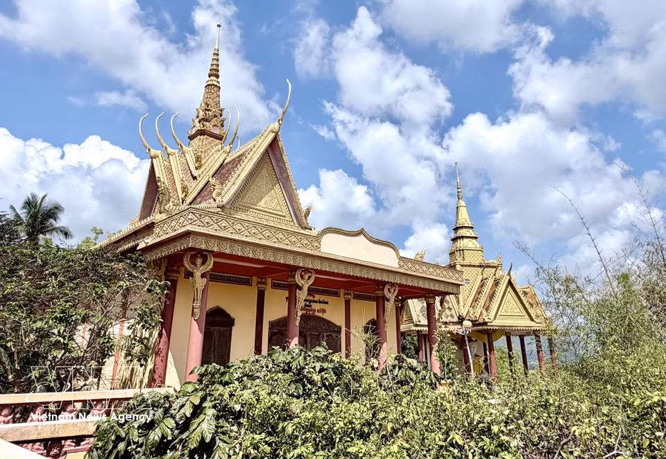 Les toitures recourbées, déployées en plusieurs niveaux superposés, constituent l’un des traits les plus emblématiques de l’architecture traditionnelle des pagodes khmères du Sud. Photo : Thanh Sang - VNA
