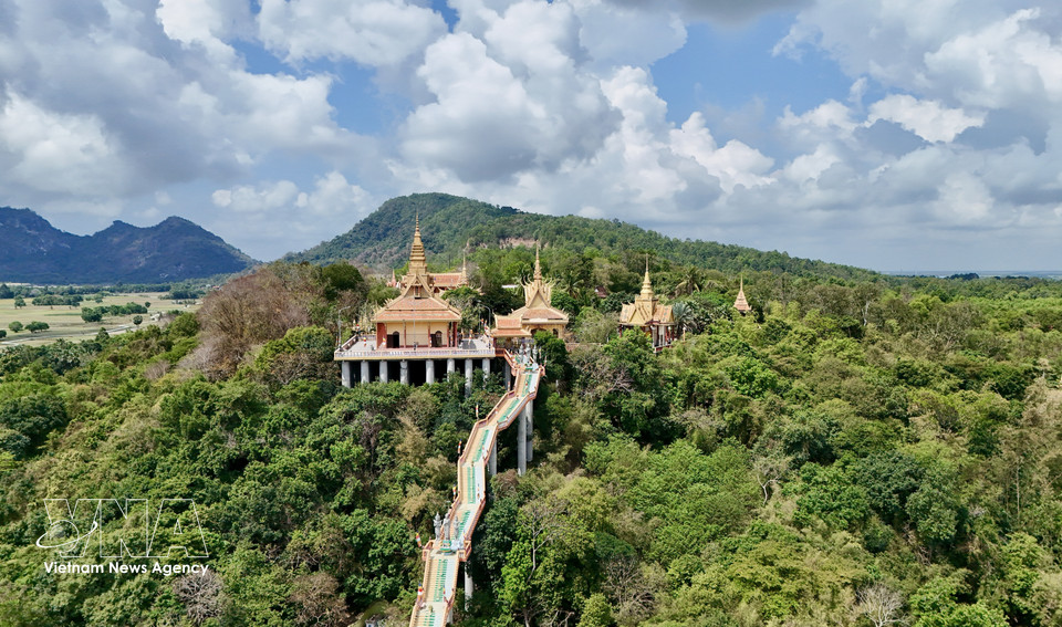 Lovée dans une végétation luxuriante, la pagode Ta Pa offre un havre de paix empreint d’une profonde sérénité. Photo : Thanh Sang - VNA
