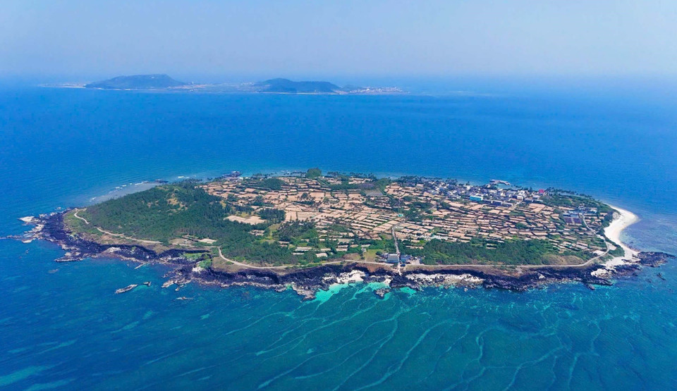 Vue panoramique de l'île de Bé. Photo : Nguyen Yen/VNA