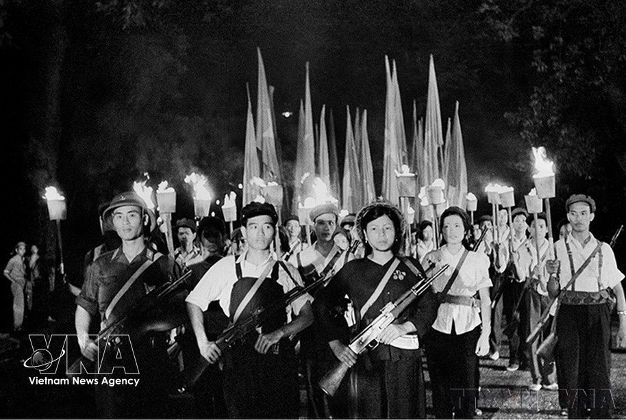 En mai 1964, le Mouvement des "Trois disponibilités" est lancé parmi la jeunesse de la capitale avant de s'étendre à tout le Nord, contribuant de manière décisive à la victoire de la résistance anti-américaine pour le salut national. Photo : VNA