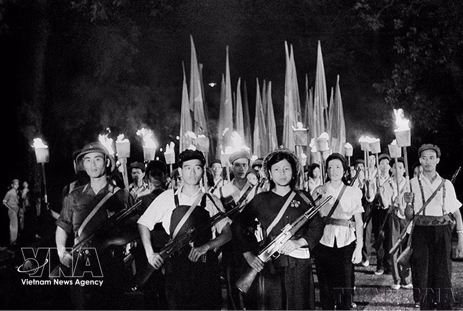 En mai 1964, le Mouvement des "Trois disponibilités" est lancé parmi la jeunesse de la capitale avant de s'étendre à tout le Nord, contribuant de manière décisive à la victoire de la résistance anti-américaine pour le salut national. Photo : VNA