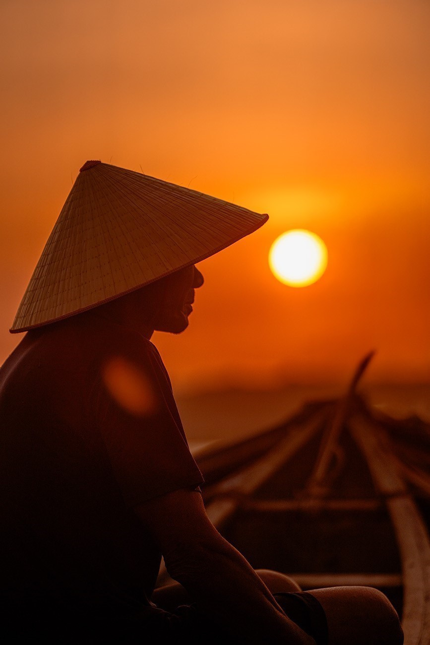 Assister au coucher du soleil sur la lagune Ô Loan est une expérience inoubliable. Photo : VNA