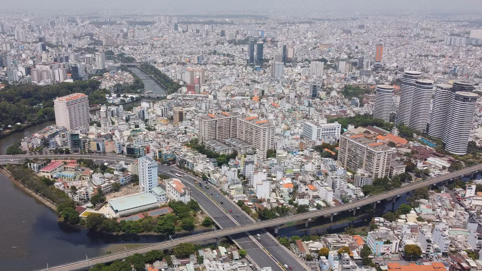 L'arrondissement de Binh Thanh connaît une urbanisation rapide, avec l'émergence de nombreux nouveaux quartiers résidentiels qui transforment rapidement le paysage urbain. Photo : VNA