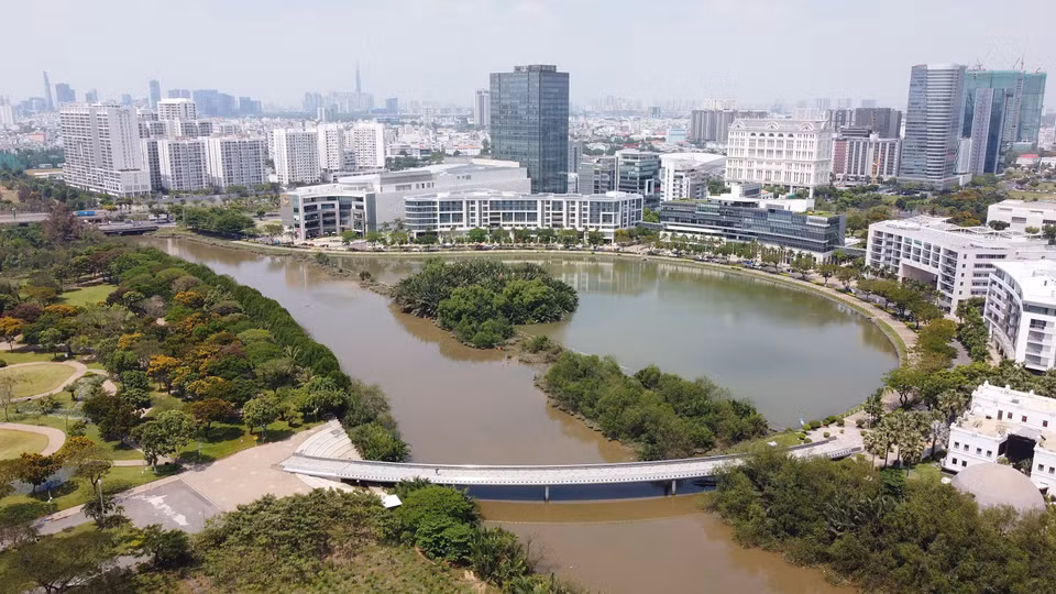 Panorama du parc Hô Ban Nguyêt, quartier résidentiel de Phu My Hung (7e arrondissement). Photo : VNA ﻿