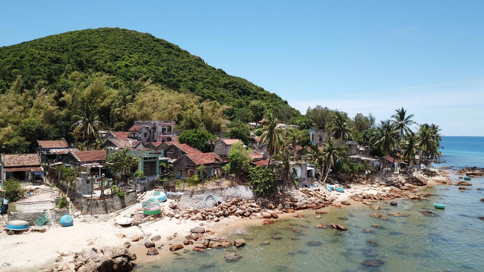 Le village de pêcheurs de Tân Phung, tel qu'il apparaît depuis le cap de Vi Rong. Photo : Thanh Trung