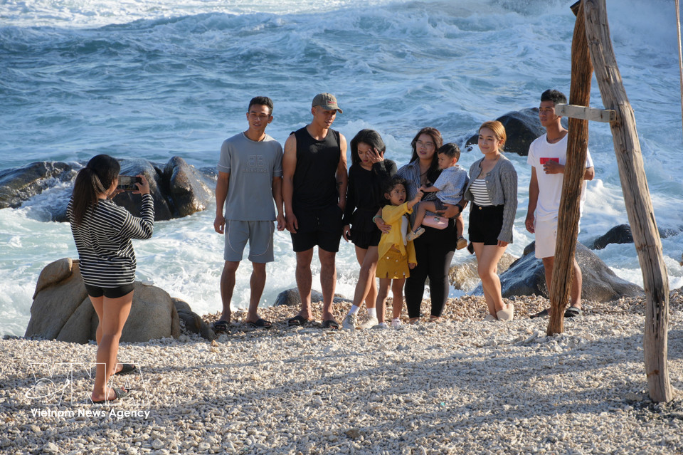 Hang Rai est une destination attirant un grand nombre de touristes. Photo : VNA