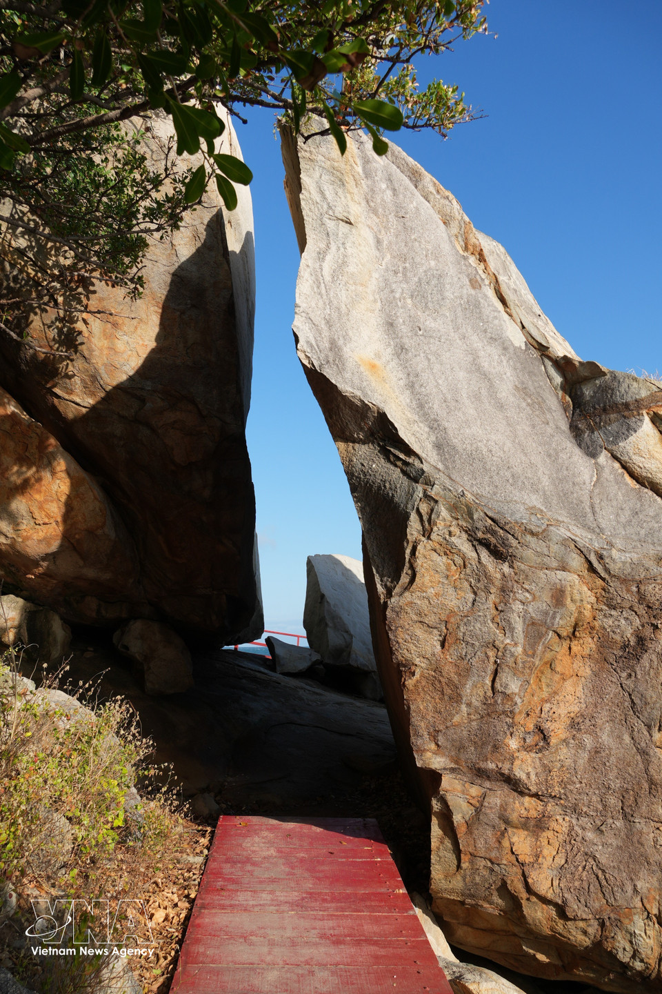 Au fil du temps, la nature a sculpté à Hang Rai ces rochers aux formes singulières. Photo : VNA