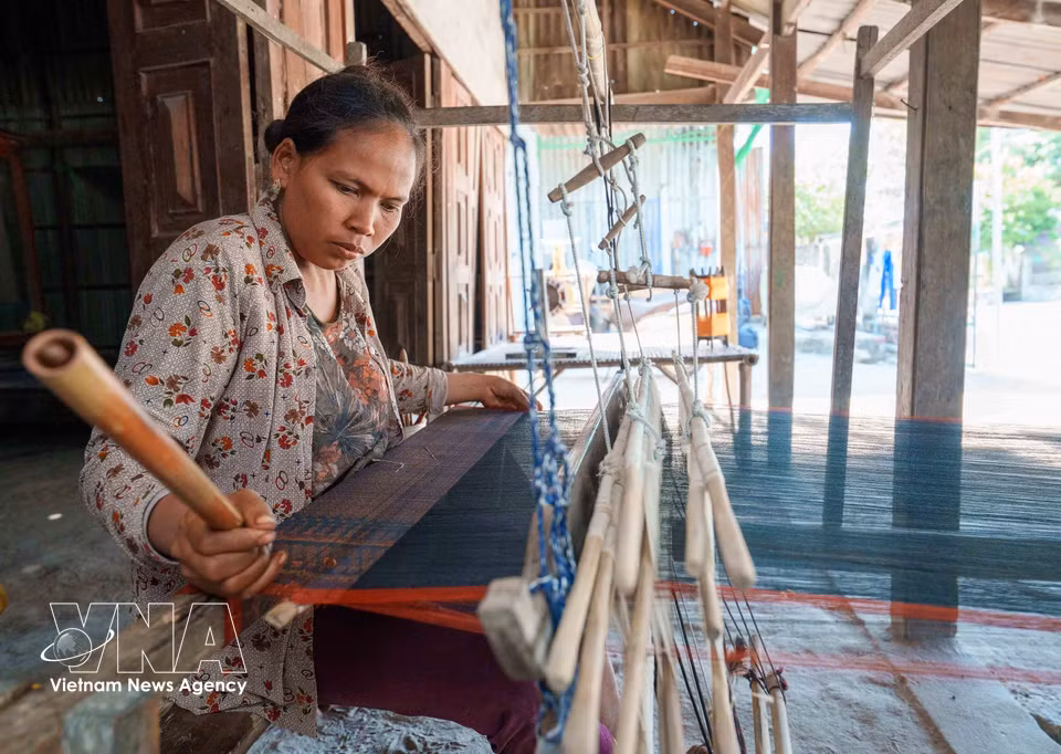 Le développement du tourisme communautaire contribue à préserver les valeurs culturelles traditionnelles tout en dynamisant l’économie locale. Photo : VNA ​