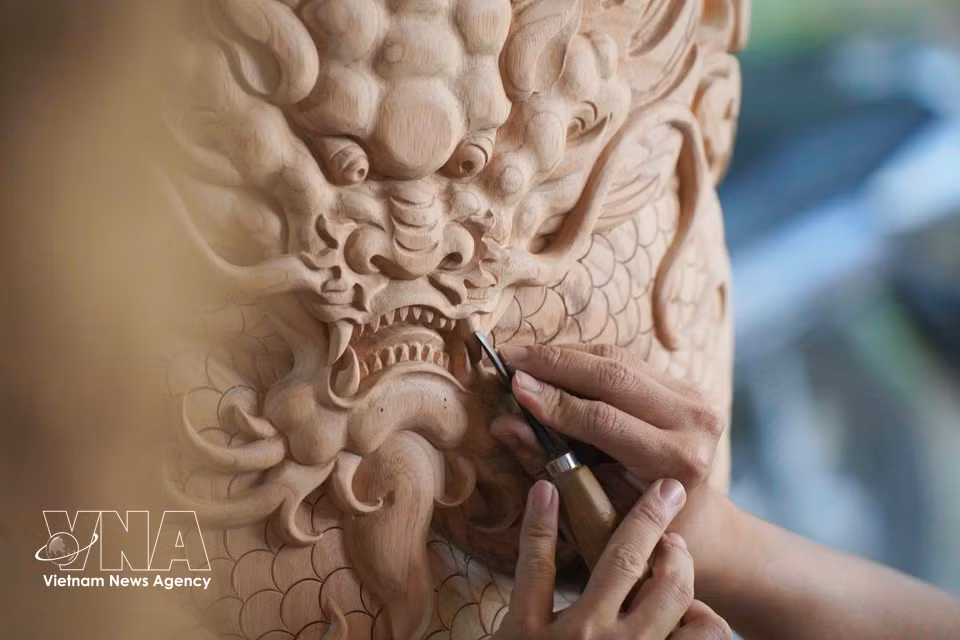 Le village de menuiserie traditionnelle de Cho Thu est réputé pour l’élégance de ses créations et la finesse de son savoir-faire artisanal. Photo : VNA