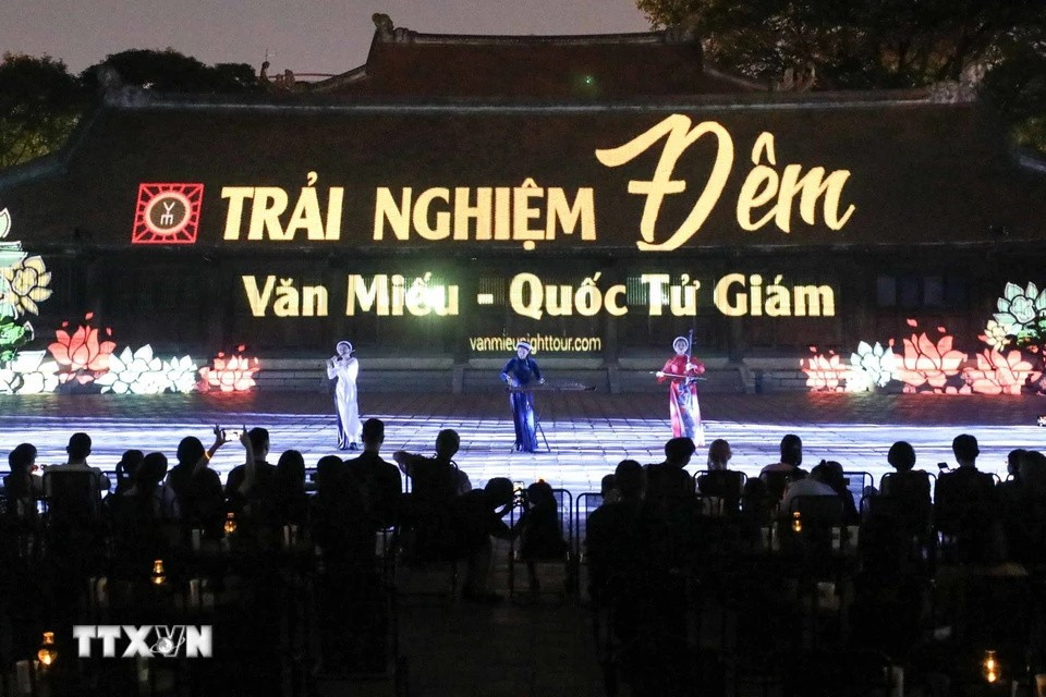 La ville possède de nombreux patrimoines mondiaux tels que la citadelle impériale de Thang Long, le temple de la littérature - Quoc Tu Giam, et des sites historiques tels que le lac Hoan Kiem et le mausolée de Ho Chi Minh. (Photo : Thanh Tung/VNA)