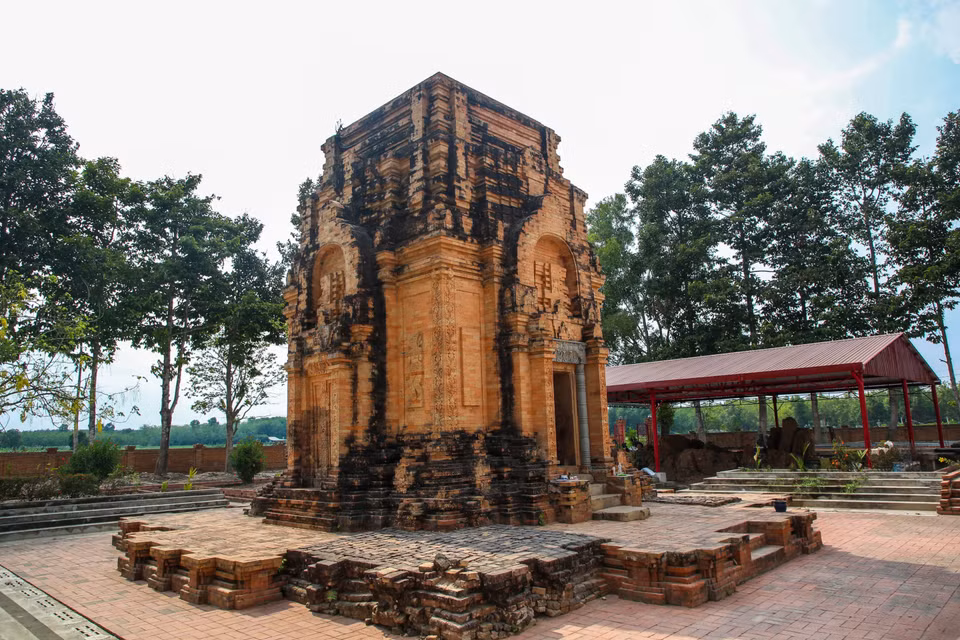 La tour Chot Mat est un ouvrage architectural ancien typique, représentatif de la culture Oc Eo du Sud du Vietnam. Photo : VNA