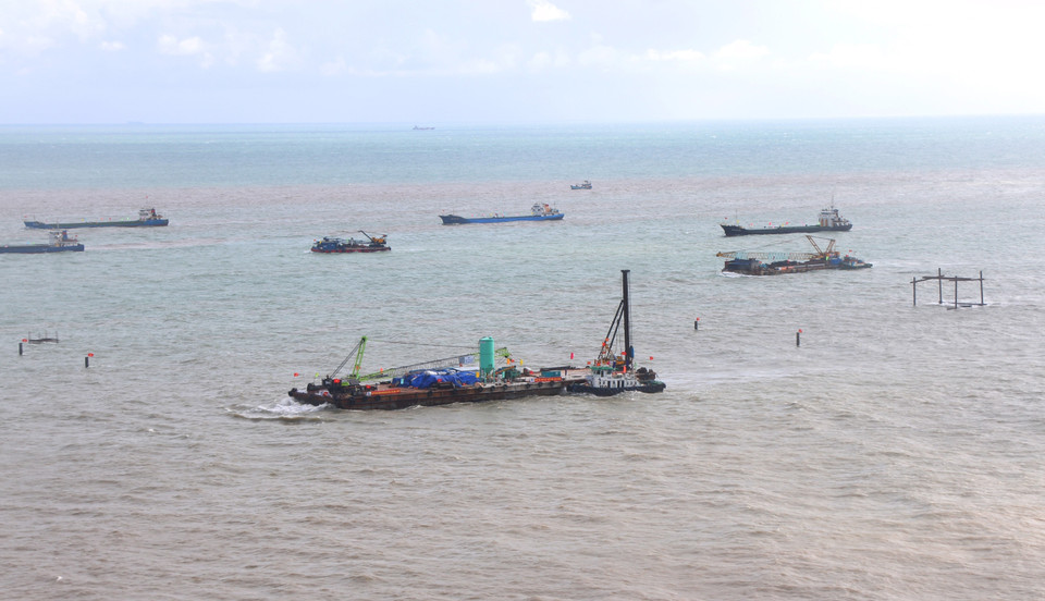 Véritable bastion de défense dans le sud-est, l’île de Hòn Khoai bénéficie d'une localisation privilégiée, à proximité immédiate des routes de navigation internationales. Photo : VNA