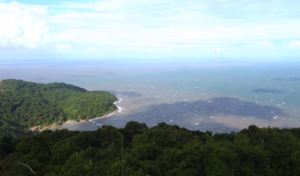 Situé au sud-est du cap de Cà Mau, à 12 milles marins du continent, l'archipel de Hon Khoai couvre une superficie d'environ 4 km², avec un point culminant à 318 mètres. Il comprend cinq îles dont la plus grande est Hon Khoai. Photo : VNA