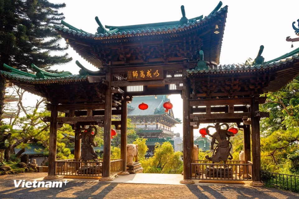 Gardienne d’un riche patrimoine culturel et spirituel, la pagode Minh Thanh séduit les visiteurs en quête d’histoire, de culture et de sérénité. Photo : Vietnam+