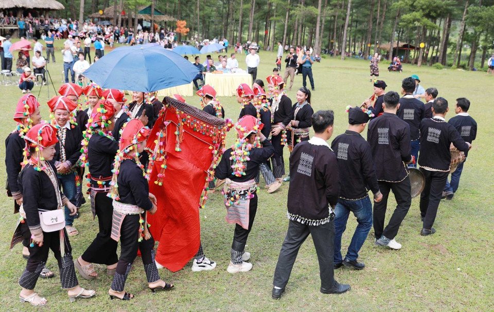 La cérémonie de mariage des Dao rouges à Nâm Sang, commune de Muong Than, province de Lai Châu. Photo : VNA