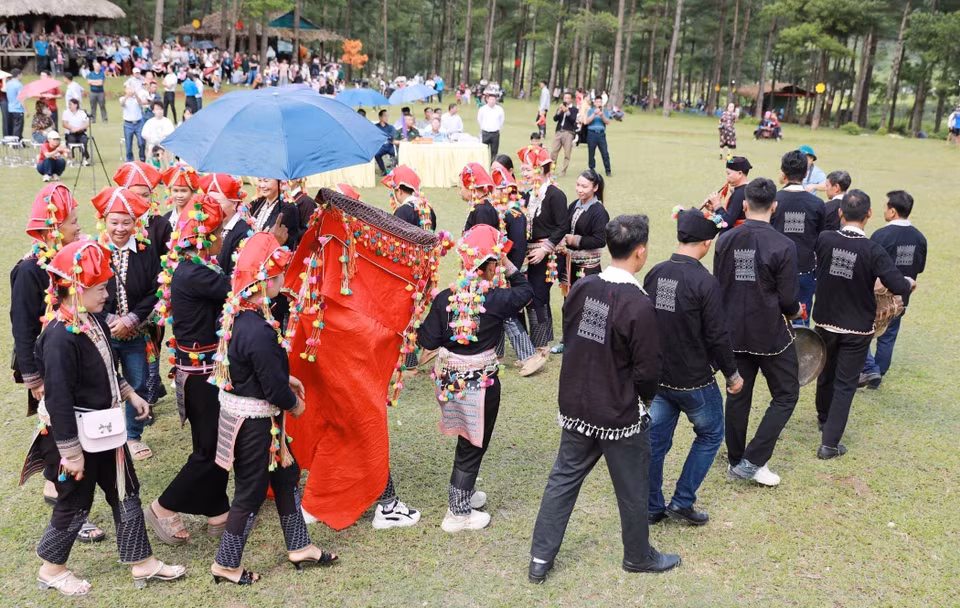 La cérémonie de mariage des Dao rouges à Nâm Sang, commune de Muong Than, province de Lai Châu. Photo : VNA