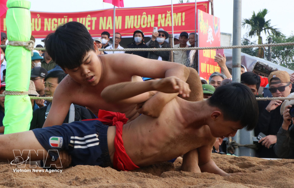 La particularité de l’événement est d’être ouvert à tous les participants, qu’ils soient ou non originaires de la localité. Photo : Mai Trang – VNA