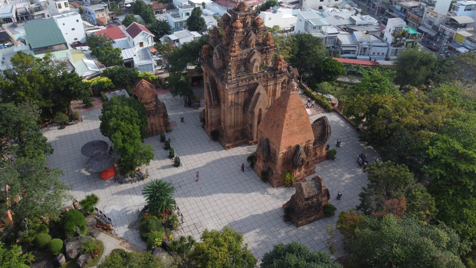 Les tours de Po Nagar à Khanh Hoa figurent parmi les cinq monuments distingués par le gouvernement en tant que vestiges nationaux spéciaux. Photo : VNA