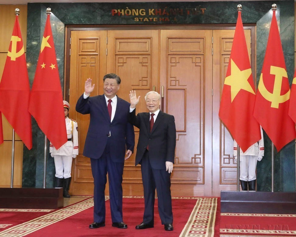 Dans l'après-midi du 12 décembre 2023, au siège du Comité central du Parti communiste du Vietnam (PCV), le secrétaire général du PCV, Nguyen Phu Trong (à droite), s'entretient avec le secrétaire général du Parti communiste chinois et président chinois, Xi Jinping, lors de sa visite d'État au Vietnam. Photo : VNA