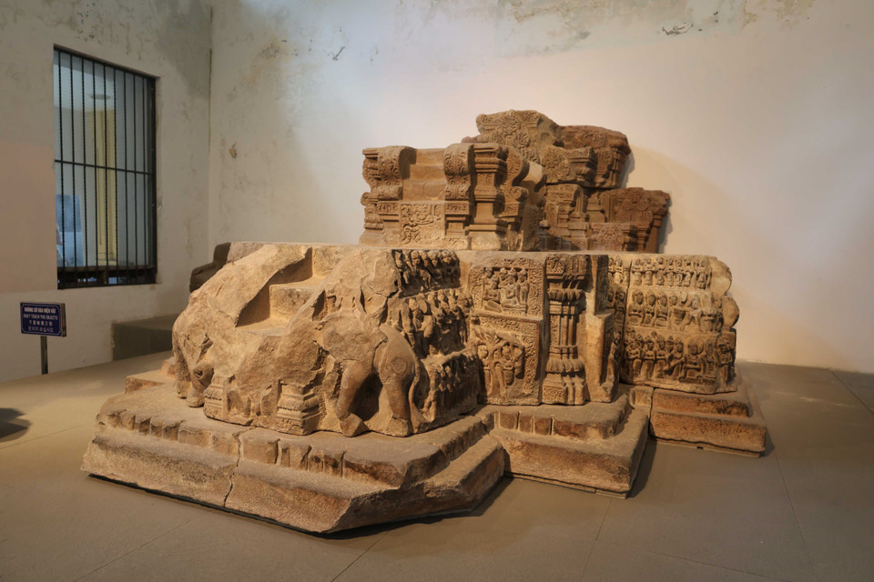 Le piédestal de Dông Duong, également classé trésor national, témoigne de l’art sacré Cham. Photo: Kha Pham – VNA