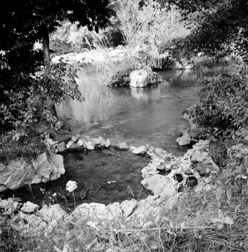 Le ruisseau Lénine, où le Président Ho Chi Minh cuisinait ses repas lors de ses premiers jours de retour au pays en février 1941. Photo : VNA