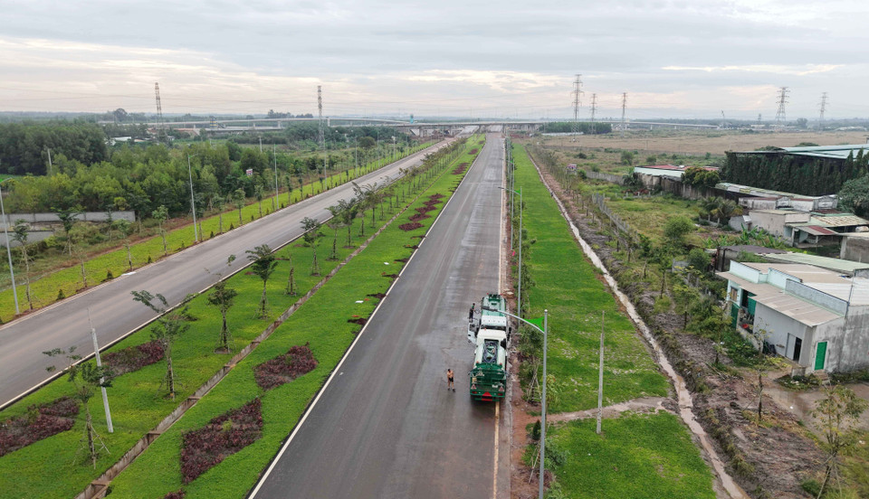 La route reliant l'aéroport de Long Thanh, tronçon à proximité de l'autoroute Bien Hoa - Vung Tau. Photos : VNA