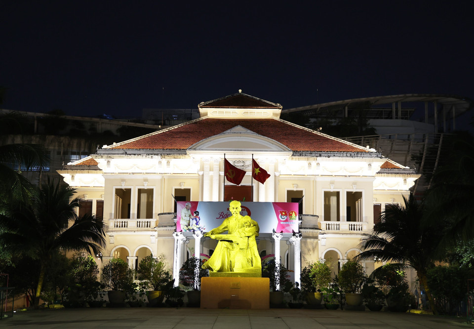 Le système d'éclairage artistique du Palais des enfants de Hô Chi Minh-Ville. Photo : Hong Dat – VNA