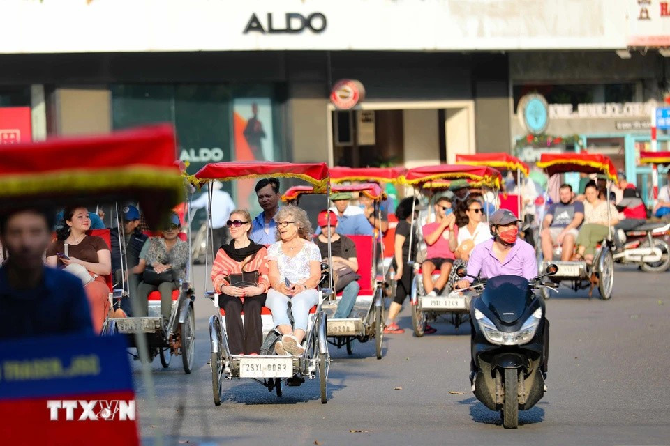 Parallèlement au développement d’infrastructures touristiques modernes et à l’organisation d’événements culturels internationaux, Hanoï affirme sa position de premier centre touristique du Vietnam. (Photo : Thanh Tung/VNA)