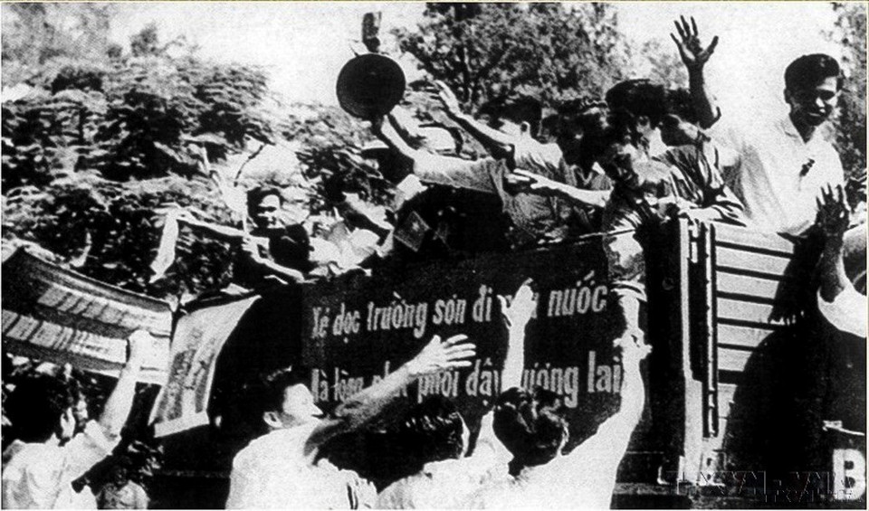 Unifiés par le mouvement des "Trois Prêts" (Ba Sẵn sàng en vietnamien), les jeunes du Nord ont formé un front solide, se portant volontaires par milliers pour défendre la nation. Photo : VNA