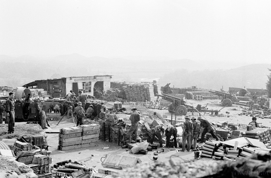 La position d'artillerie ennemie a été capturée par les forces de libération le matin du 25 mars 1975 à Son Tinh (Quang Ngai). Photo : VNA